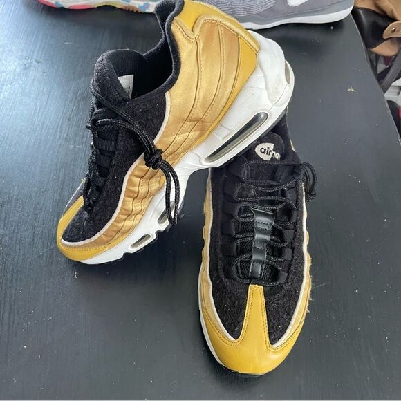 Nike Air Max 95 LX limited edition laced black terry gold sneakers ladies 9.5 - Picture 1 of 8